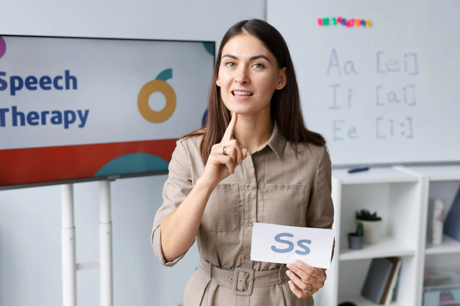 The Complete Guide to the IPA Chart for English Pronunciation, a teacher teaching IPA English pronunciation